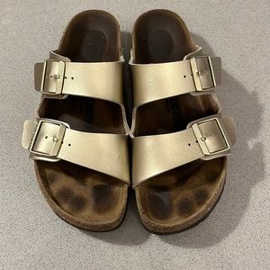 Gold metallic Birkenstock Arizona